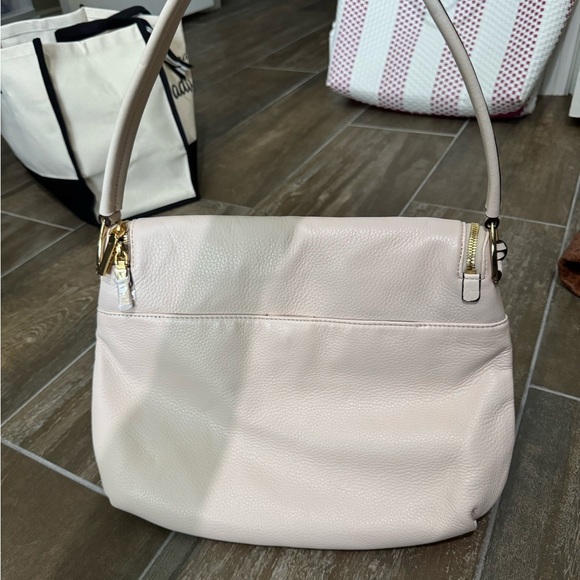 G.I.L.I. Cream Shoulder Bag with Flap Closure and Tassel - Picture 2 of 12